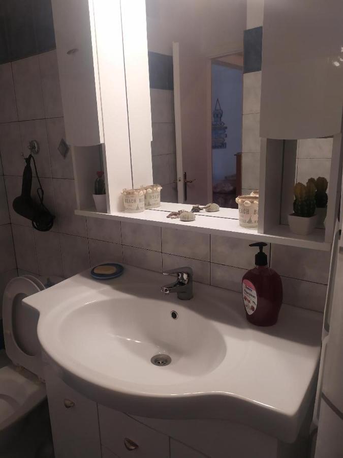 Small And Cosy Appartment- Piccolina ลูตรากี ภายนอก รูปภาพ